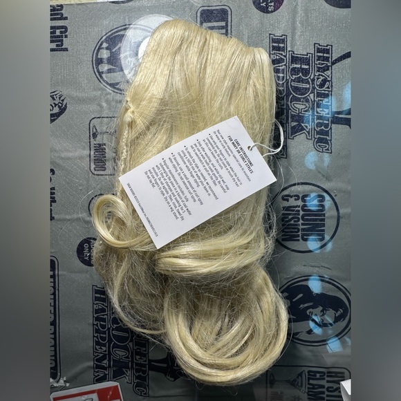 Hairdo X-Long Wavy Hair Extension - R22 Swedish Blonde - Picture 5 of 8